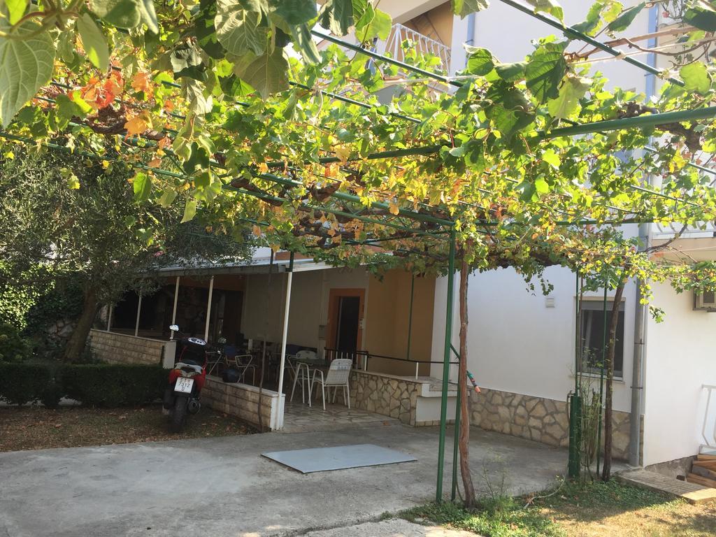Apartments Bilic Nemira Omiš Exteriör bild