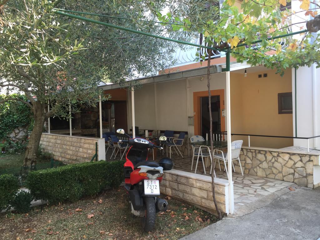 Apartments Bilic Nemira Omiš Exteriör bild